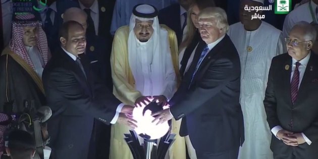 Η Le Monde εξηγεί τη «στροφή» του Ντόναλντ Τραμπ στη Μέση Ανατολή -Το αντίθετο του Ομπάμα [εικόνες] | iefimerida.gr 2