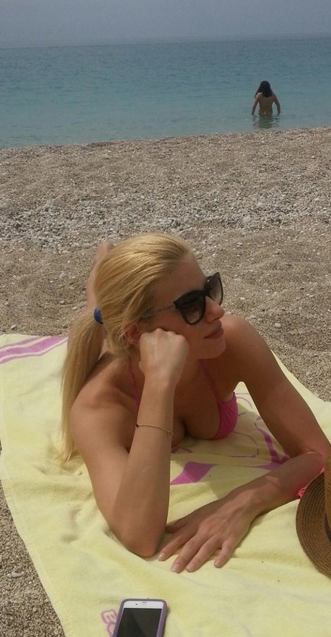 Πανέμορφο μοντέλο πήγε για ηλιοθεραπεία αλλά... [εικόνα] | iefimerida.gr 0