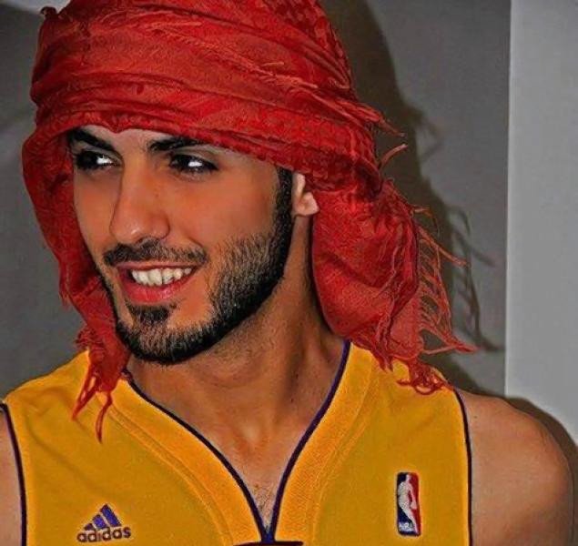 Απίστευτο- Ο ποιητής/φωτογράφος που απέλασαν από την χώρα επειδή ήταν πολύ καυτός [εικόνες]  | iefimerida.gr 0