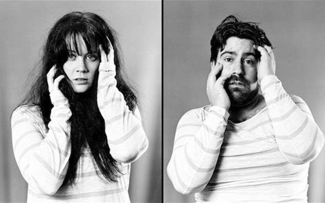 Ενας ξεχωριστός αρραβώνας: Ζευγάρι «πετάει τα ρούχα του» για μια φωτογραφία [εικόνες] | iefimerida.gr 3