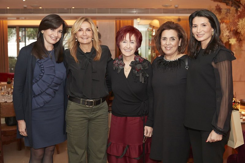 Το χριστουγεννιάτικο γεύμα της Μαρέβας Μητσοτάκη με τις κυρίες της ΝΔ [εικόνες] | iefimerida.gr 1