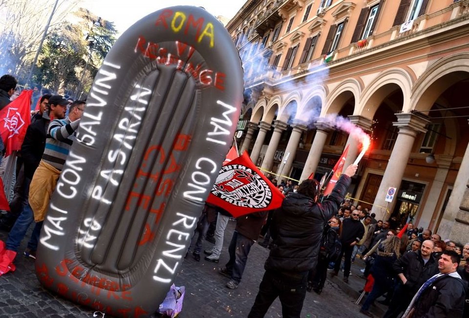 Σε κλοιό συγκεντρώσεων και αντιδιαδηλώσεων η Ρώμη [εικόνες & βίντεο] | iefimerida.gr 4