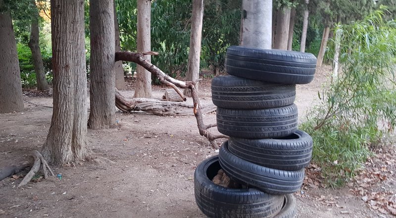 Εντελώς κατεστραμμένη παραμένει η Παιδική Χαρά που θα μπορούσε να προσελκύσει εκατοντάδες παιδιά στο Πεδίον του Άρεως