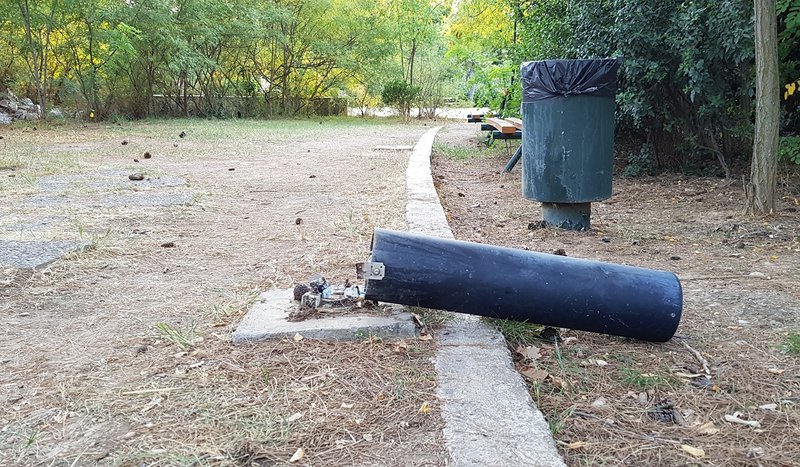 Ξερό πράσινο και κατεστραμμένος φωτισμός