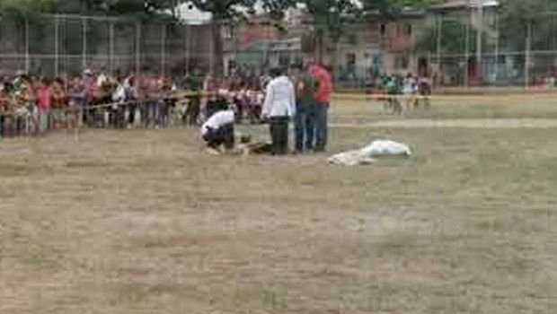 Τραγωδία στην Αργεντινή: Ποδοσφαιριστής σκότωσε με 3 σφαίρες τον διαιτητή γιατί τον απέβαλε [εικόνες] | iefimerida.gr 1