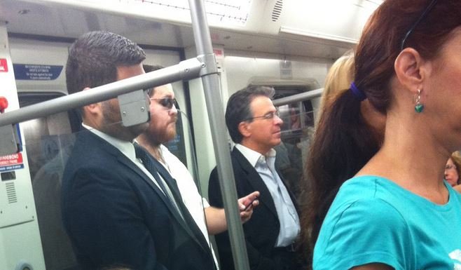 O Aργύρης Ντινόπουλος διαφημίζει τον εαυτό του γιατί πήρε το μετρό! [εικόνες] | iefimerida.gr 0