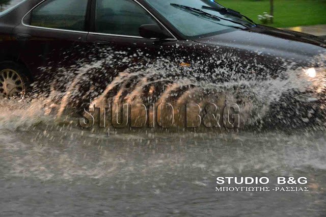 Καταρρακτώδης βροχή στην Αργολίδα -Πλημμύρισαν δρόμοι, ζημιές σε καταστήματα [εικόνες & βίντεο] | iefimerida.gr 2