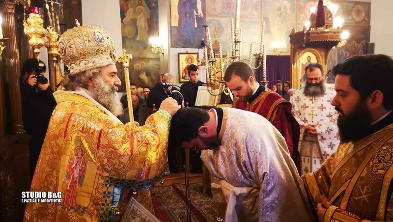 Ο αστυνομικός είναι ιδιαίτερα αγαπητός και βρίσκεται κοντά στην εκκλησία από μικρή ηλικία