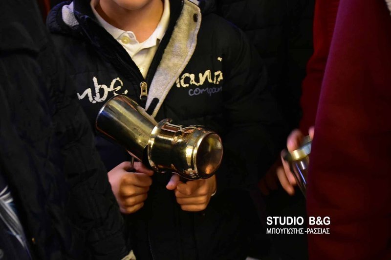 Ναύπλιο: Με μπρίκια, κουδούνια και κατσαρόλες η πρώτη Ανάσταση [εικόνες & βίντεο] | iefimerida.gr 2