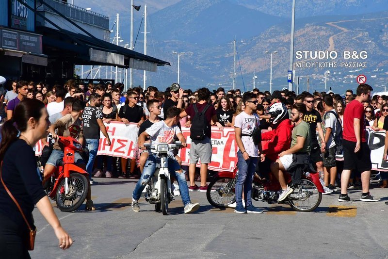 Πορεία διαμαρτυρίας μαθητών στην Αργολίδα -Δεν έχουν λεωφορεία να πάνε στο σχολείο [εικόνες & βίντεο] | iefimerida.gr 3