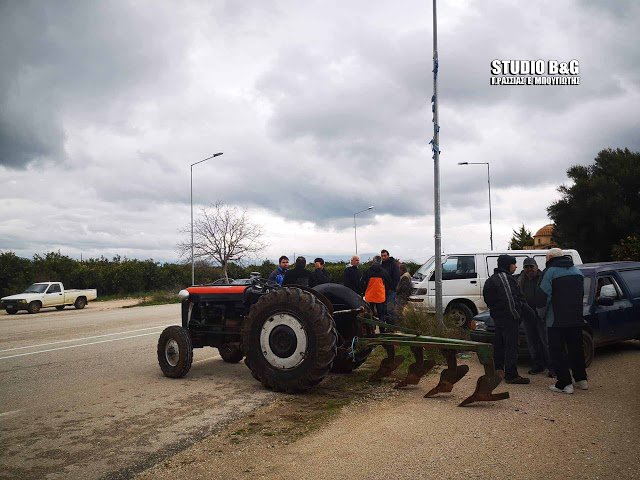 Εστησαν τα τρακτέρ τους στην Εθνική οι αγρότες της Αργολίδας [εικόνες] | iefimerida.gr 3