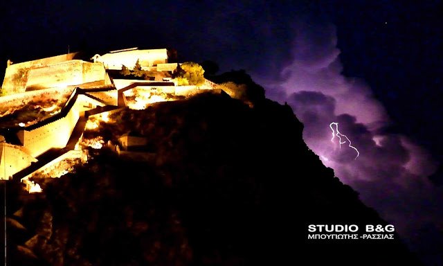 Κεραυνοί με φόντο το Παλαμήδι -Εγινε η νύχτα μέρα στο Ναύπλιο [εικόνες] | iefimerida.gr 6
