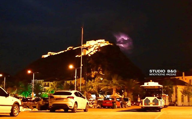 Κεραυνοί με φόντο το Παλαμήδι -Εγινε η νύχτα μέρα στο Ναύπλιο [εικόνες] | iefimerida.gr 9