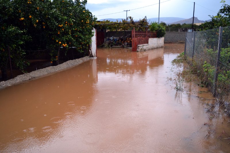 Καταρρακτώδης βροχή στην Αργολίδα -Πλημμύρισαν δρόμοι, ζημιές σε καταστήματα [εικόνες & βίντεο] | iefimerida.gr 8