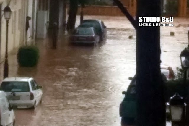 Οι φωτογραφίες είναι ενδεικτικές από τις οδούς Φιλελλήνων και Ναυπλίου στο Άργος.