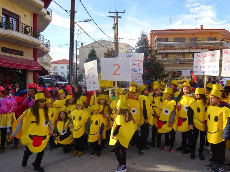 Το πρώτο καρναβάλι της χρονιάς έγινε στο Αργος Ορεστικό [εικόνες & βίντεο] | iefimerida.gr 0