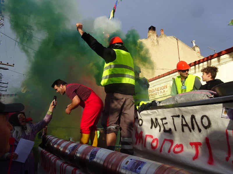 Το πρώτο καρναβάλι της χρονιάς έγινε στο Αργος Ορεστικό [εικόνες & βίντεο] | iefimerida.gr 1