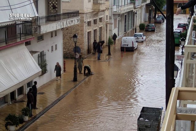 Πλημμύρες σαρώνουν αυτή την ώρα το Άργος που βρίσκεται στο «μάτι του Ζορμπά».
