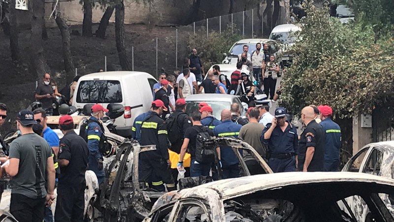 Τραγική στιγμή -Ανασύρουν πτώμα από το Κόκκινο Λιμανάκι [εικόνες & βίντεο] | iefimerida.gr 0