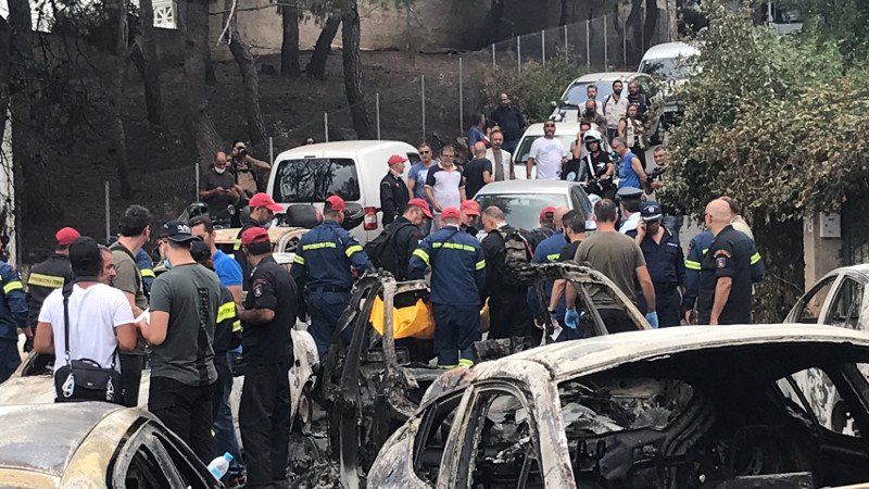 Τραγική στιγμή -Ανασύρουν πτώμα από το Κόκκινο Λιμανάκι [εικόνες & βίντεο] | iefimerida.gr 1