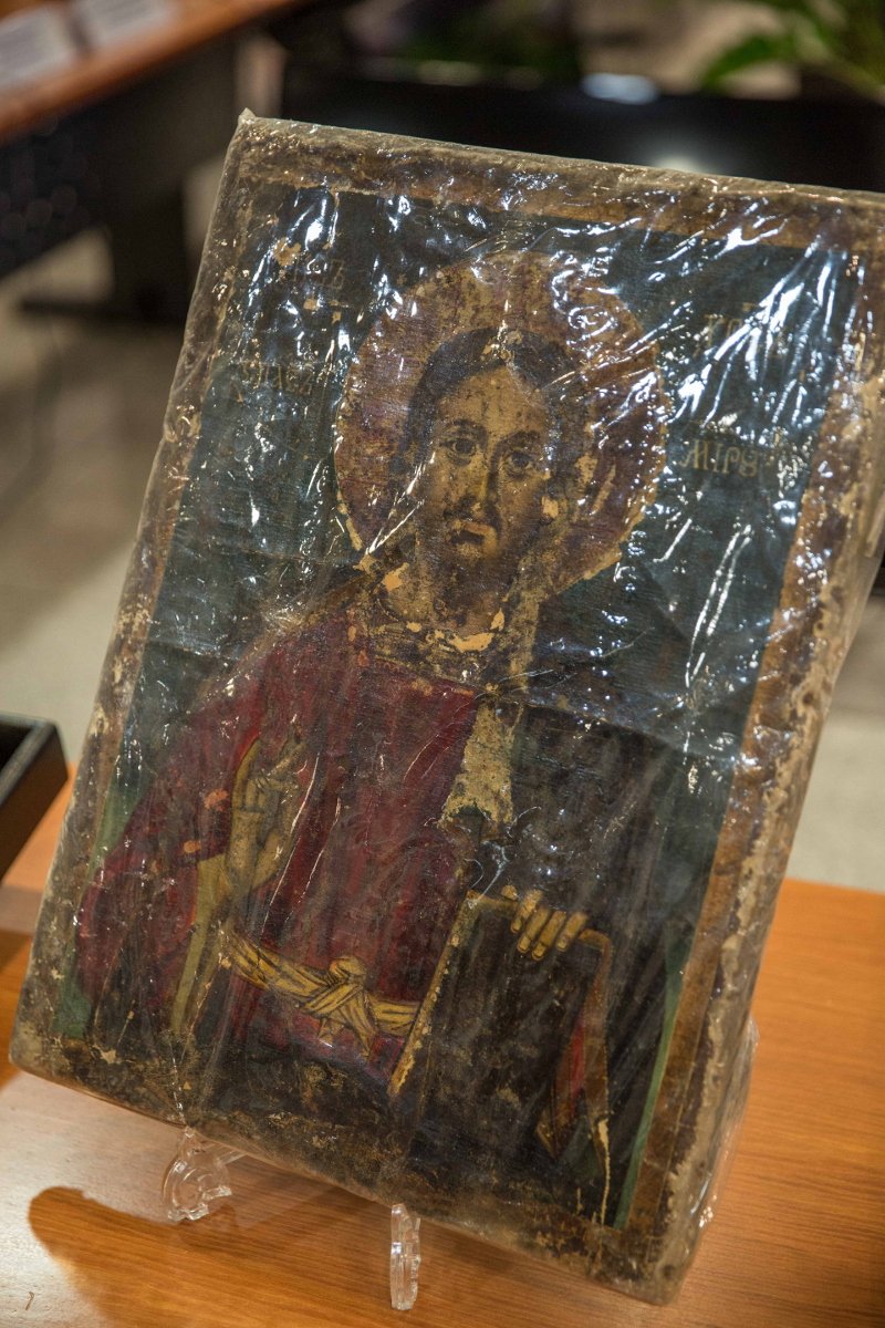 Ενα αρχαίο βασιλικό ολόχρυσο στεφάνι, νομίσματα και κοσμήματα -Τι είχαν βρει οι αρχαιοκάπηλοι [εικόνες] | iefimerida.gr 0