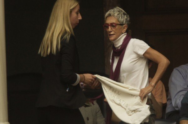 Η ακτιβίστρια που φώναξε στον Τσίπρα: Ο λαός είπε «Οχι» [εικόνες] | iefimerida.gr 3