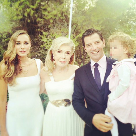 Η πρώτη φωτογραφία από τη βάπτιση της κόρης των Ρουβά-Ζυγούλη [εικόνα] | iefimerida.gr 0