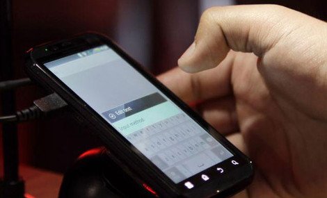 To κινητό της Βόρειας Κορέας -Το τηλέφωνο απομίμηση του iPhone που έφτιαξε ο Κιμ Γιονγκ Ουν [εικόνες] | iefimerida.gr 1