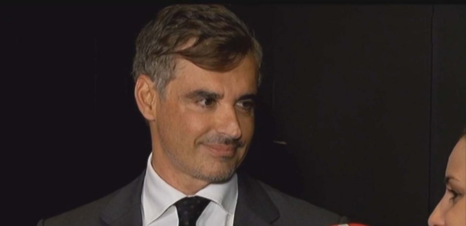 Αγνώριστος ο Αρης Σπηλιωτόπουλος: Με μαύρα μαλλιά και μουστάκι [εικόνες & βίντεο] | iefimerida.gr 0