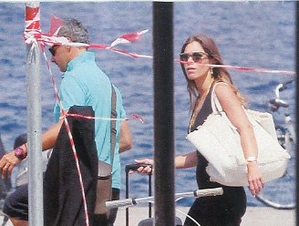 Η ρομαντική απόδραση του ερωτευμένου Άρη Σπηλιωτόπουλου στις Σπέτσες [εικόνες] | iefimerida.gr 1