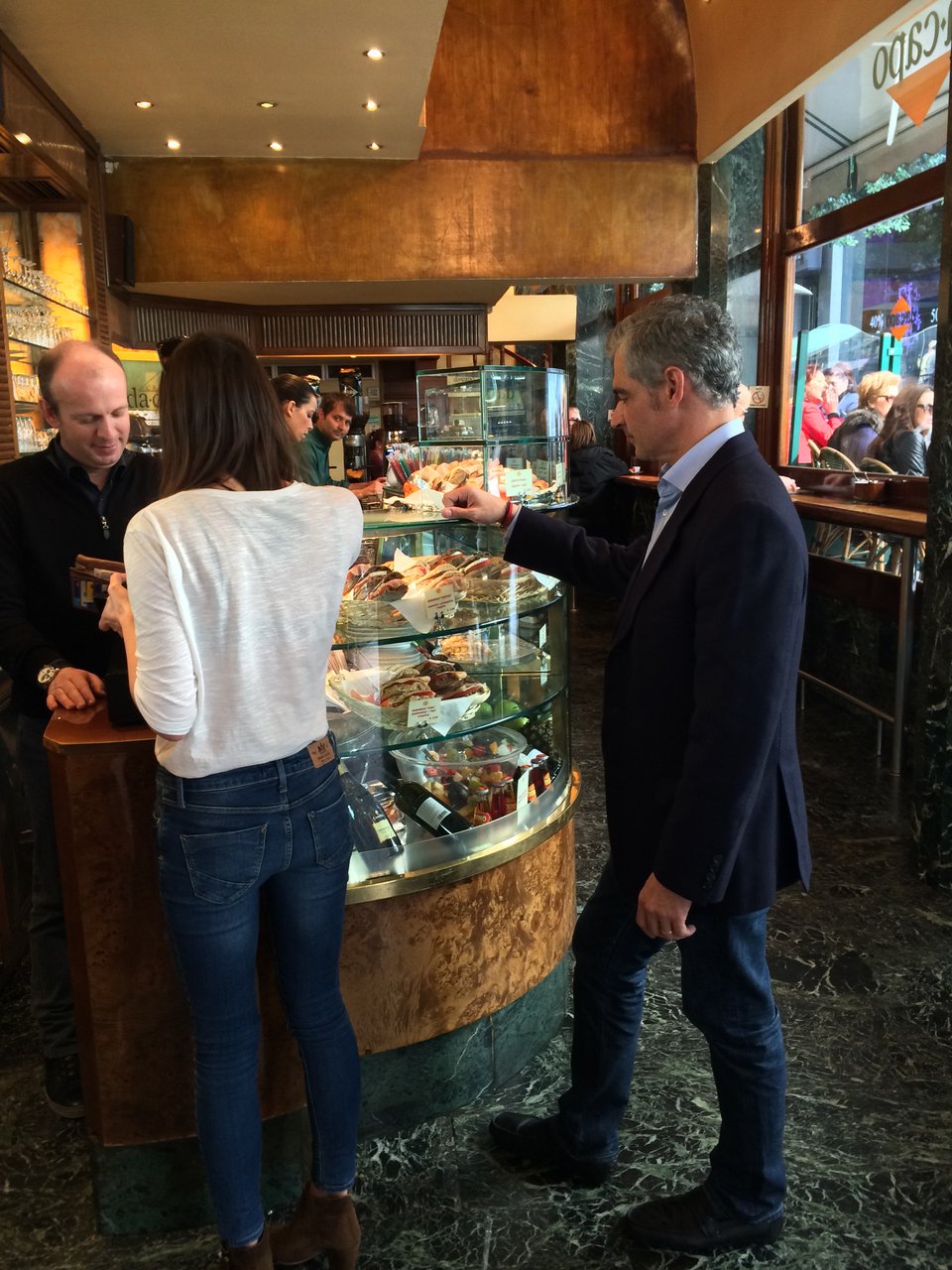 Καφές στο Κολωνάκι και βέλη κατά Κακλαμάνη από Σπηλιωτόπουλο -«Εγώ ό,τι λέω το εννοώ» [εικόνες] | iefimerida.gr 1