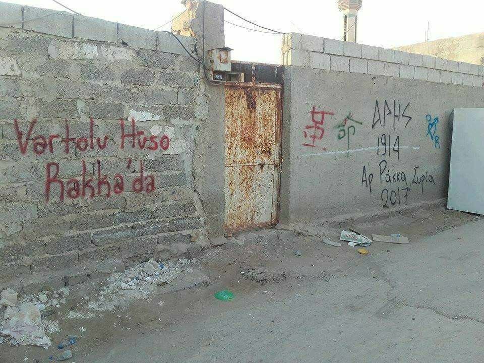 Οπαδός του Αρη πολέμησε τους τζιχαντιστές στη Ράκα -Εγραψε και συνθήματα στους τοίχους [εικόνες] | iefimerida.gr 0