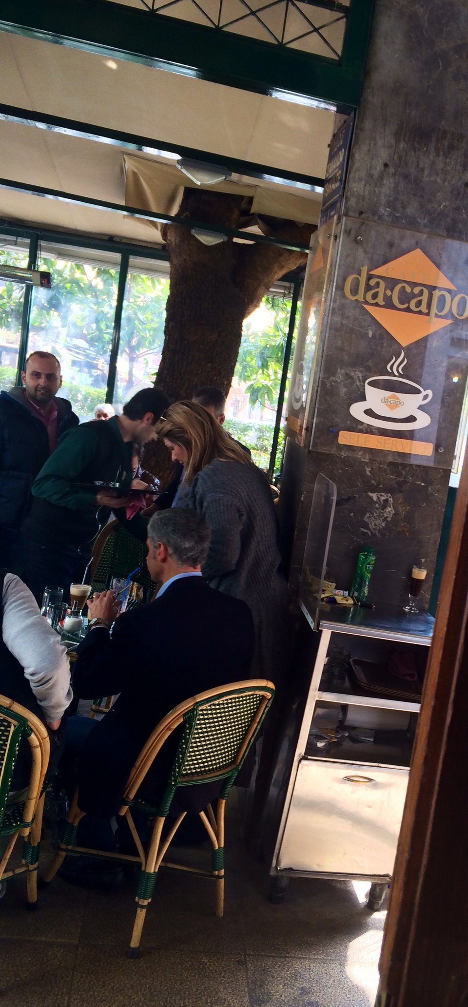 Καφές στο Κολωνάκι και βέλη κατά Κακλαμάνη από Σπηλιωτόπουλο -«Εγώ ό,τι λέω το εννοώ» [εικόνες] | iefimerida.gr 2