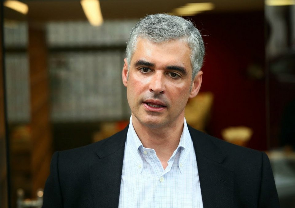 Αγνώριστος ο Αρης Σπηλιωτόπουλος: Με μαύρα μαλλιά και μουστάκι [εικόνες & βίντεο] | iefimerida.gr 1