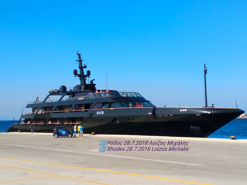 Η υπερπολυτελής και σούπερ μοντέρνα θαλαμηγός του Τζόρτζιο Αρμάνι