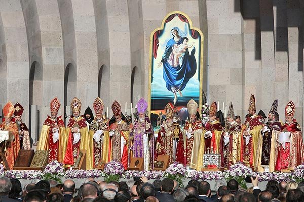 Αγιοποιήθηκαν τα 1,5 εκατ. θύματα της Γενοκτονίας των Αρμενίων - Ηχησαν οι καμπάνες στις αρμένικες εκκλησίες [εικόνες] | iefimerida.gr 0