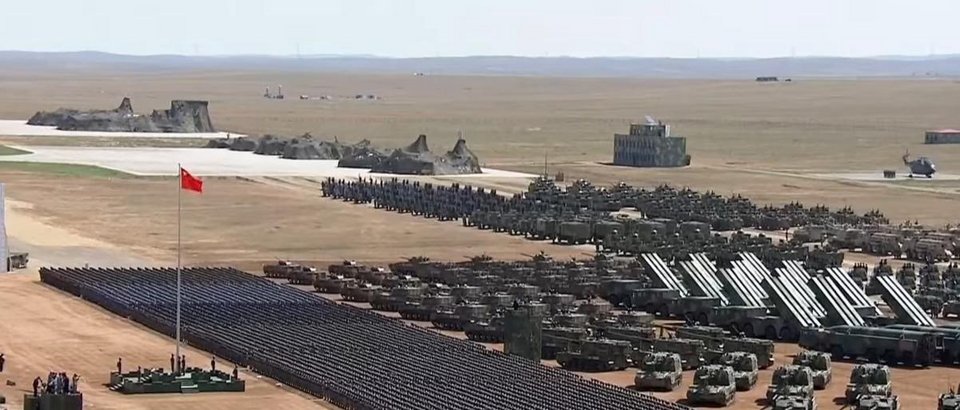 ΗΠΑ-Κίνα-Ρωσία συγκρίνουν τους στρατούς τους -Μπρα ντε φερ με μεγαλειώδεις παρελάσεις [εικόνες & βίντεο] | iefimerida.gr 6