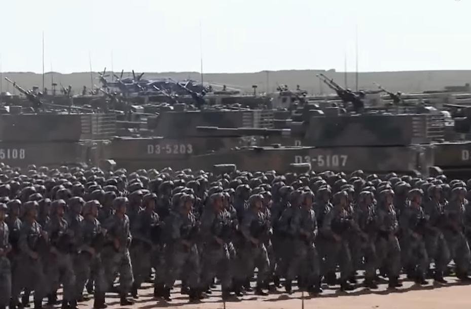 ΗΠΑ-Κίνα-Ρωσία συγκρίνουν τους στρατούς τους -Μπρα ντε φερ με μεγαλειώδεις παρελάσεις [εικόνες & βίντεο] | iefimerida.gr 7