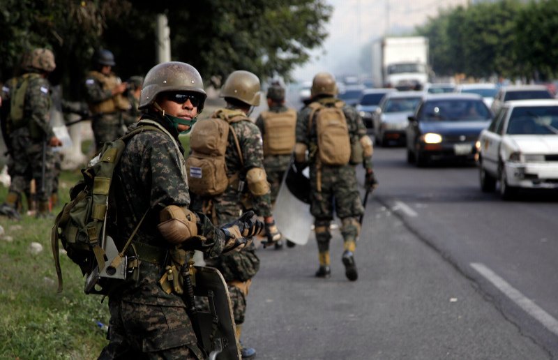 Ενταση στην Ονδούρα μετά τις εκλογές -Στρατός και αστυνομία στο δρόμο [εικόνες] | iefimerida.gr 5