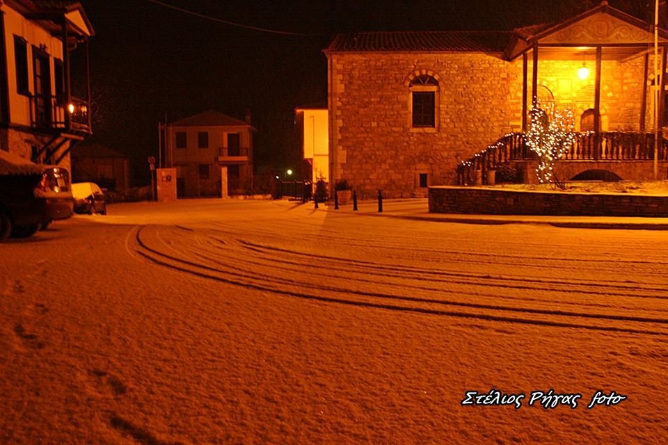 Σε κλοιό χιονιά η Βόρεια Ελλάδα: Το έστρωσε ακόμη και στη νότια Χαλκιδική [εικόνες] | iefimerida.gr 5