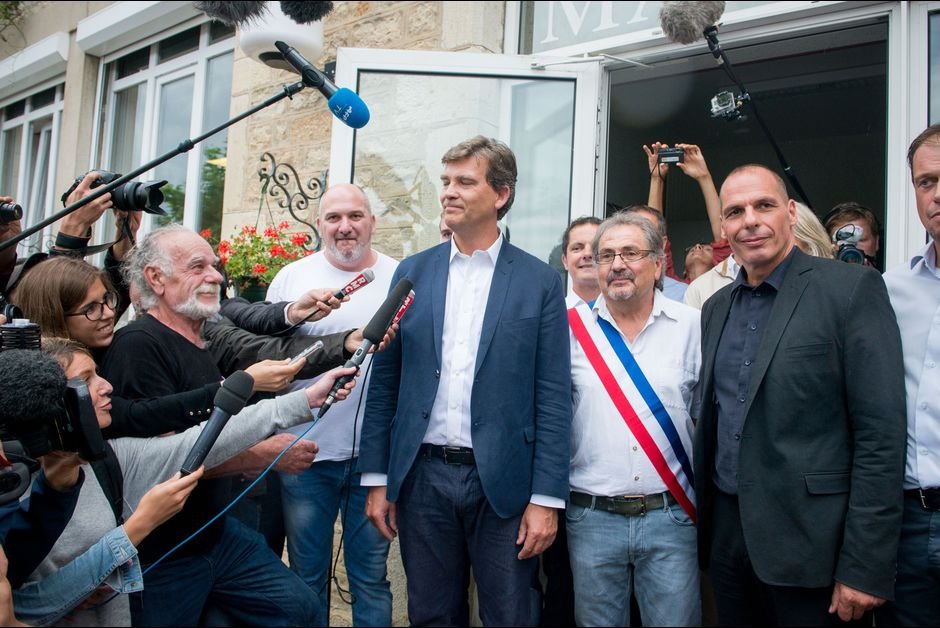 O Γιάνης Βαρουφάκης ήταν ο σταρ σε εκδήλωση αντιπάλων του Φρανσουά Ολάντ [εικόνες] | iefimerida.gr 1