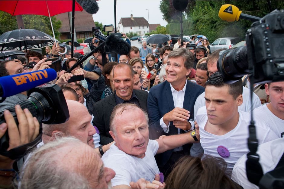 O Γιάνης Βαρουφάκης ήταν ο σταρ σε εκδήλωση αντιπάλων του Φρανσουά Ολάντ [εικόνες] | iefimerida.gr 4