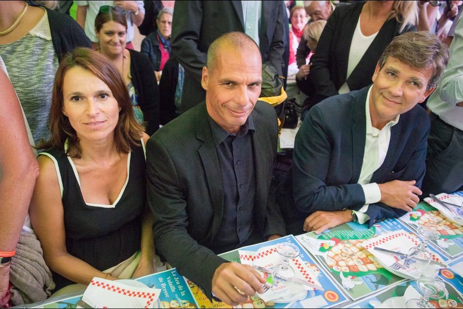 O Γιάνης Βαρουφάκης ήταν ο σταρ σε εκδήλωση αντιπάλων του Φρανσουά Ολάντ [εικόνες] | iefimerida.gr 5