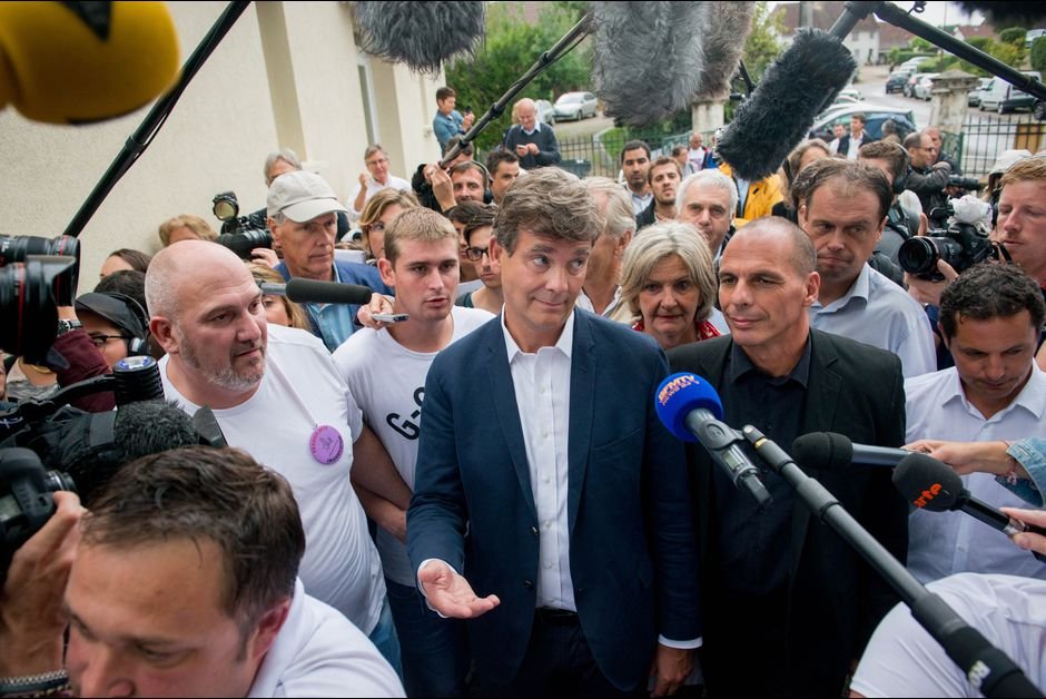 O Γιάνης Βαρουφάκης ήταν ο σταρ σε εκδήλωση αντιπάλων του Φρανσουά Ολάντ [εικόνες] | iefimerida.gr 6