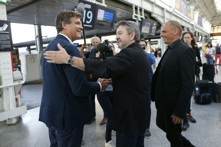 O Γιάνης Βαρουφάκης ήταν ο σταρ σε εκδήλωση αντιπάλων του Φρανσουά Ολάντ [εικόνες] | iefimerida.gr 9