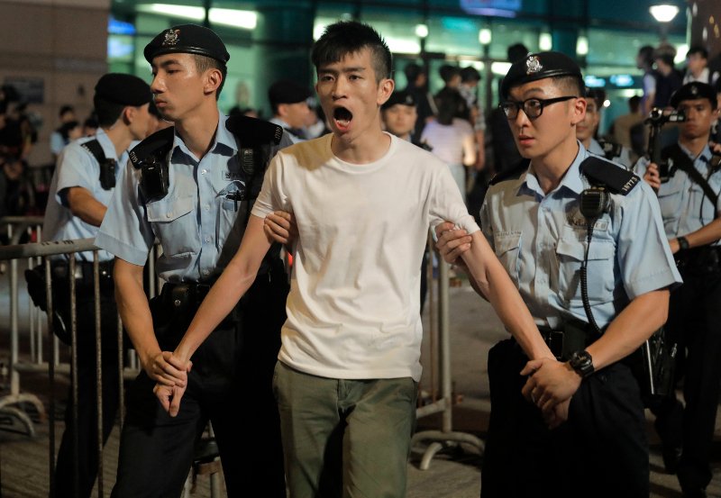 Χονγκ Κονγκ: Επίσκεψη υψηλού συμβολισμού του Κινέζου προέδρου μέσα σε τεταμένο κλίμα [εικόνες & βίντεο]  | iefimerida.gr 3