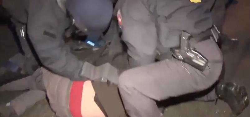 Βίαιες διαδηλώσεις στο Ανόβερο κατά της εκλογής της νέας ηγεσίας του ακροδεξιού AfD [βίντεο]   | iefimerida.gr 0