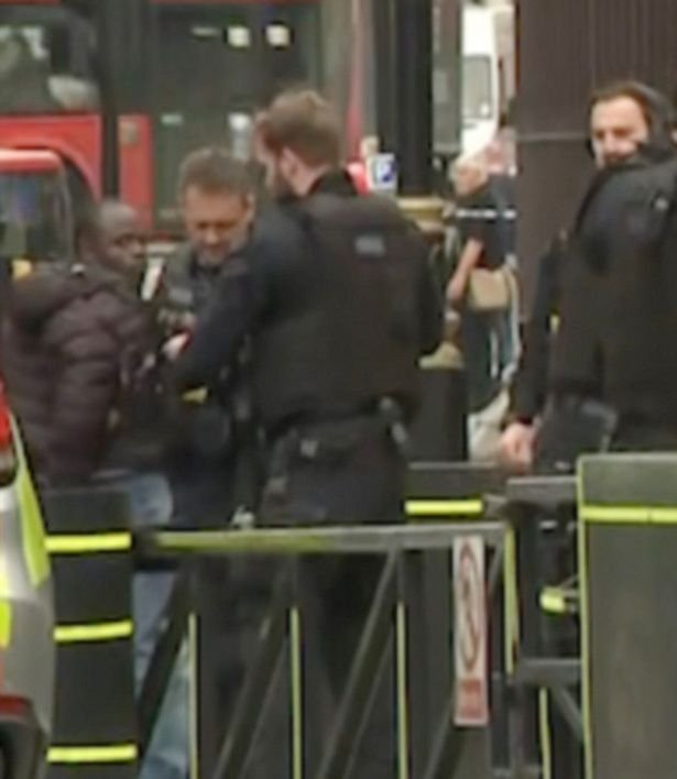 Αυτός είναι ο δράστης της επίθεσης στο Λονδίνο: 29χρονος Σουδανός μετανάστης με βρετανική υπηκοότητα [εικόνες]  | iefimerida.gr 4