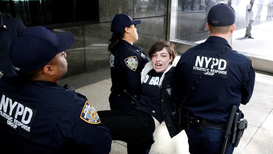 Νέα Υόρκη: Eισβολή διαδηλωτών στον Πύργο του Τραμπ –Δεκάδες συλλήψεις [βίντεο]  | iefimerida.gr 0