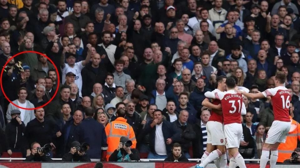 Ελληνοκύπριος πέταξε τη μπανάνα στον Ομπαμεγιάνγκ της Αρσεναλ -Επ' αόριστον απαγόρευση εισόδου στα γήπεδα [εικόνες] | iefimerida.gr 2